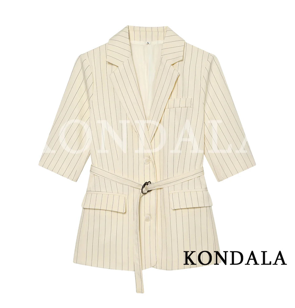 Trendiges Blazer-Set mit Streifenmuster & Gürtel – Blazer & Shorts für den Sommer