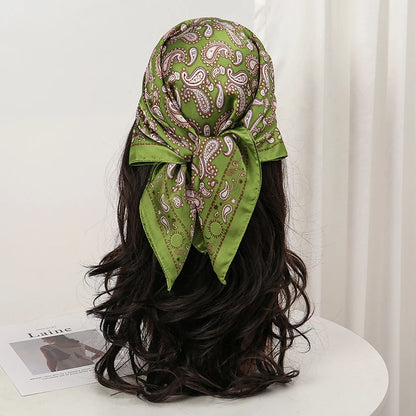 Boho Satin Seidentuch Damen – Quadratisches Kopftuch mit Blumen & Tropenmuster