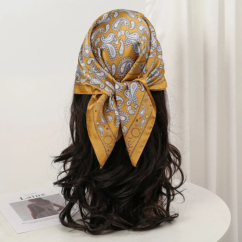 Boho Satin Seidentuch Damen – Quadratisches Kopftuch mit Blumen & Tropenmuster