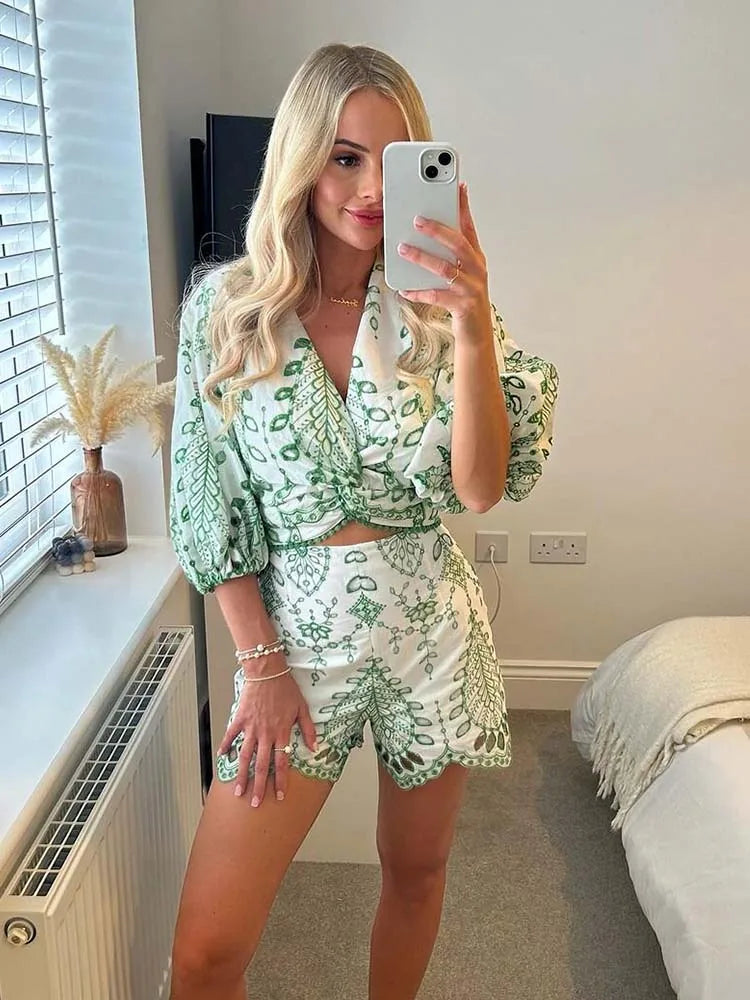 Besticktes Sommer-Set Damen – Kurze Bluse & Shorts mit Stickerei