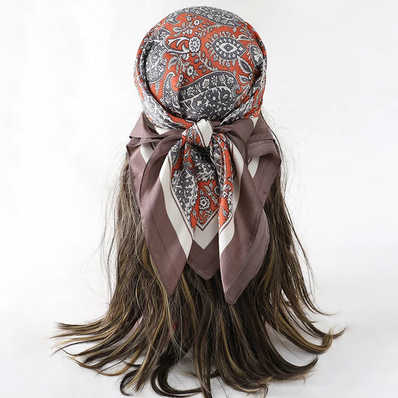 Boho Satin Seidentuch Damen – Quadratisches Kopftuch mit Blumen & Tropenmuster