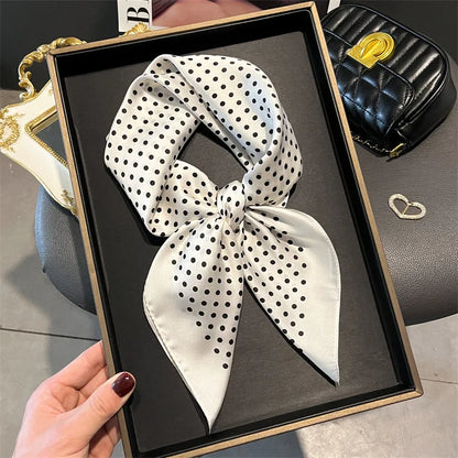 Luxuriöses Satin-Seidentuch Damen – Quadratisches Markentuch mit Blumenmuster