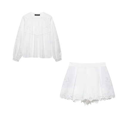 Romantisches Stickerei-Set in Weiß – Lockeres Hemd & Spitzen-Shorts
