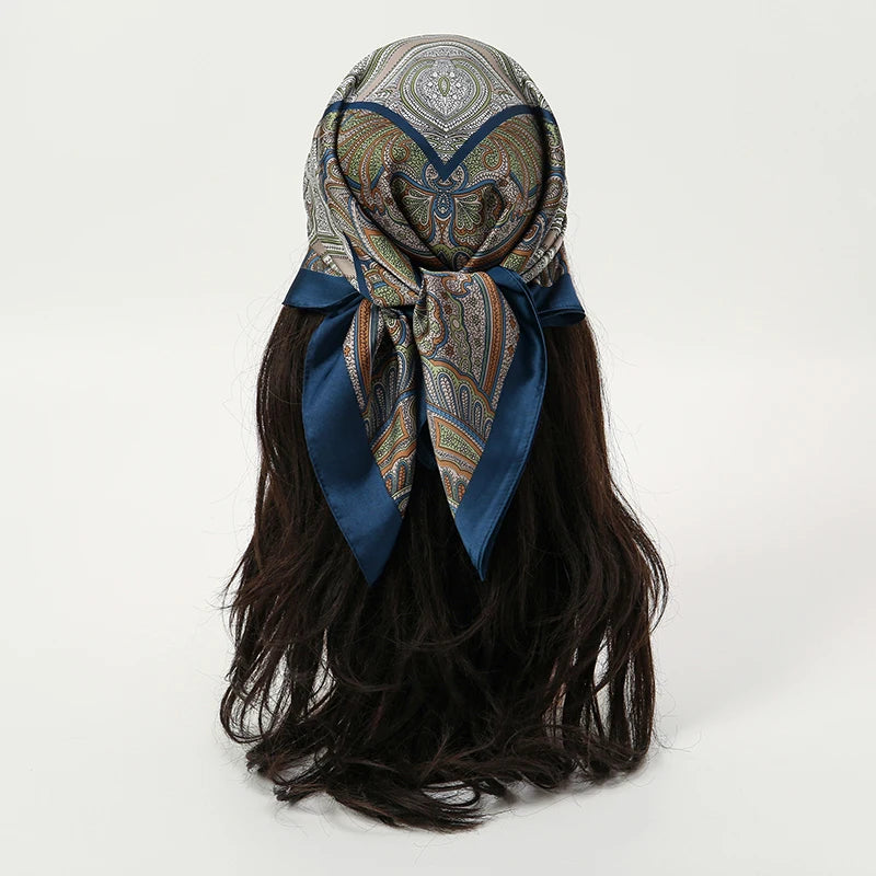 Boho Satin Seidentuch Damen – Quadratisches Kopftuch mit Blumen & Tropenmuster