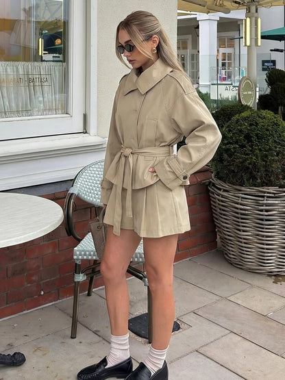 Elegantes Windbreaker-Set mit Gürtel – Taillierter Trenchcoat & Shorts für Business & Street