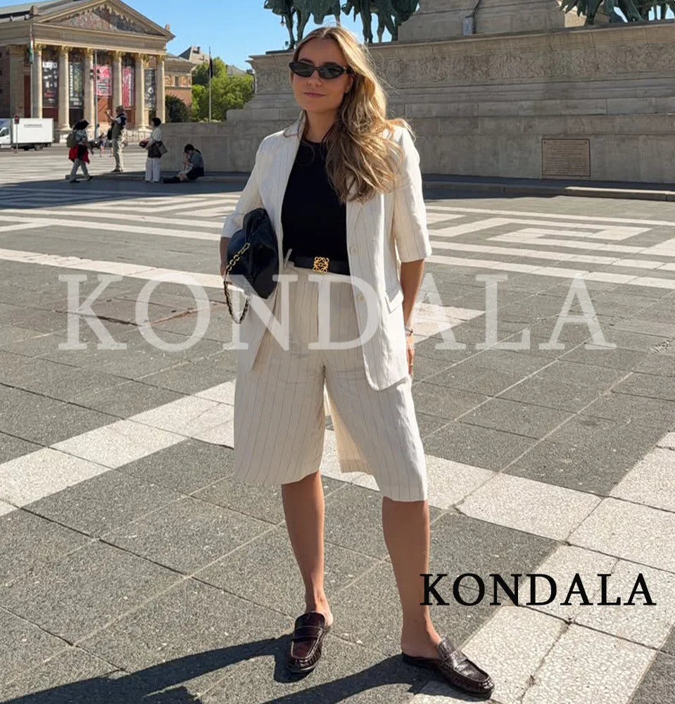 Trendiges Blazer-Set mit Streifenmuster & Gürtel – Blazer & Shorts für den Sommer
