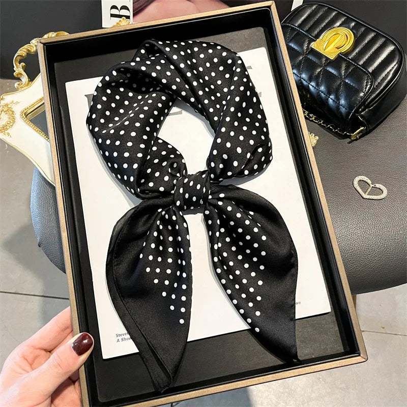 Luxuriöses Satin-Seidentuch Damen – Quadratisches Markentuch mit Blumenmuster