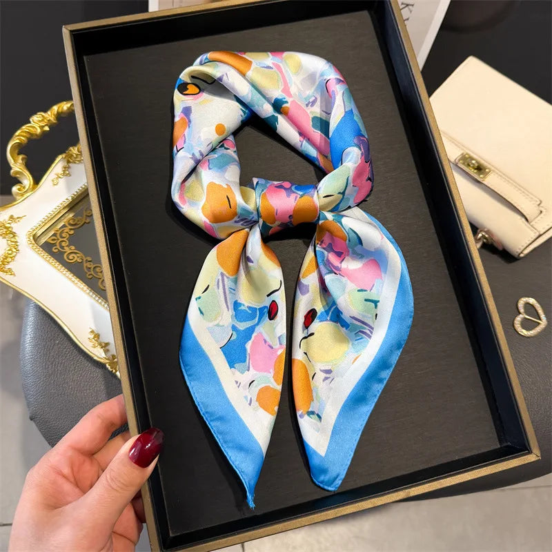 Luxuriöses Satin-Seidentuch Damen – Quadratisches Markentuch mit Blumenmuster
