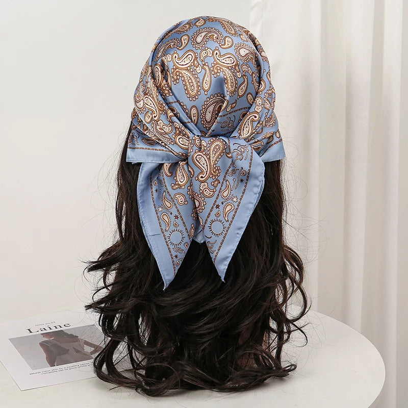 Boho Satin Seidentuch Damen – Quadratisches Kopftuch mit Blumen & Tropenmuster
