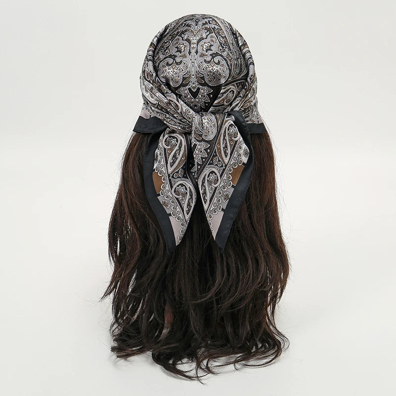 Boho Satin Seidentuch Damen – Quadratisches Kopftuch mit Blumen & Tropenmuster