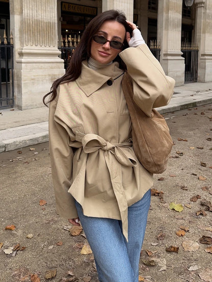 Elegantes Windbreaker-Set mit Gürtel – Taillierter Trenchcoat & Shorts für Business & Street