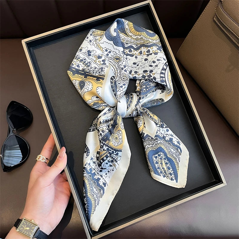Luxuriöses Satin-Seidentuch Damen – Quadratisches Markentuch mit Blumenmuster