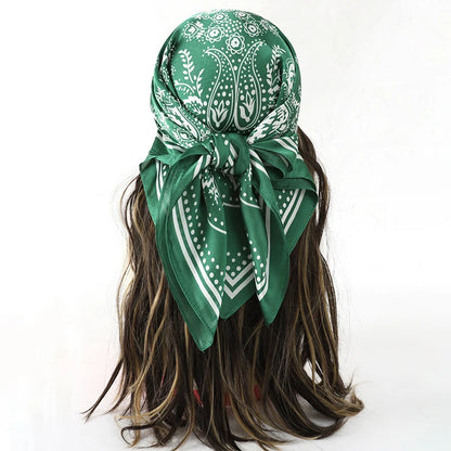Boho Satin Seidentuch Damen – Quadratisches Kopftuch mit Blumen & Tropenmuster