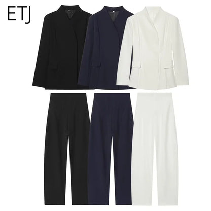 Eleganter Hosenanzug mit 3D-Schnitt & Hohem Kragen – Blazer & Hose Set