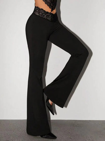 Schwarze Low-Waist-Schlaghose Damen – Spitzen-Details Slim Fit Figurformend