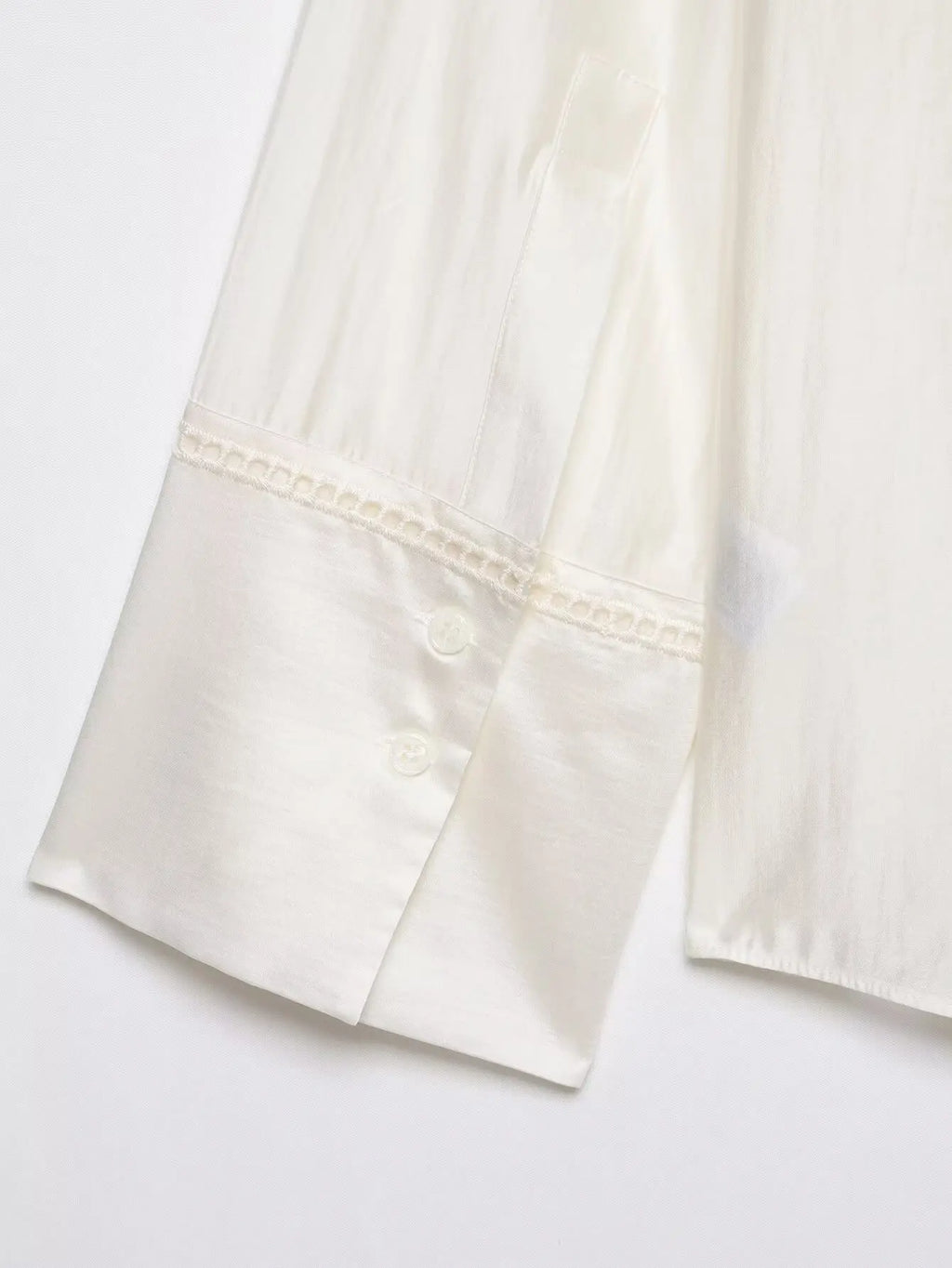 Bestickte Satin-Bluse mit Stehkragen - JWANOFFIZIELL