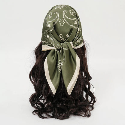 Boho Satin Seidentuch Damen – Quadratisches Kopftuch mit Blumen & Tropenmuster