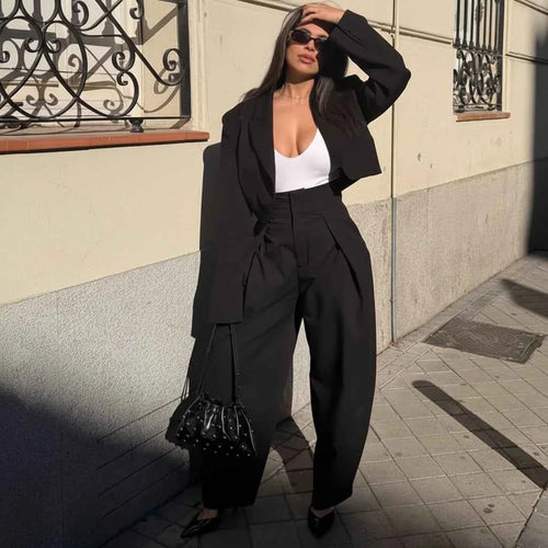 Wide-leg Balloon-Hose for women by JWANOFFIZIELL, stylish Damenhosen with a relaxed fit and modern design.